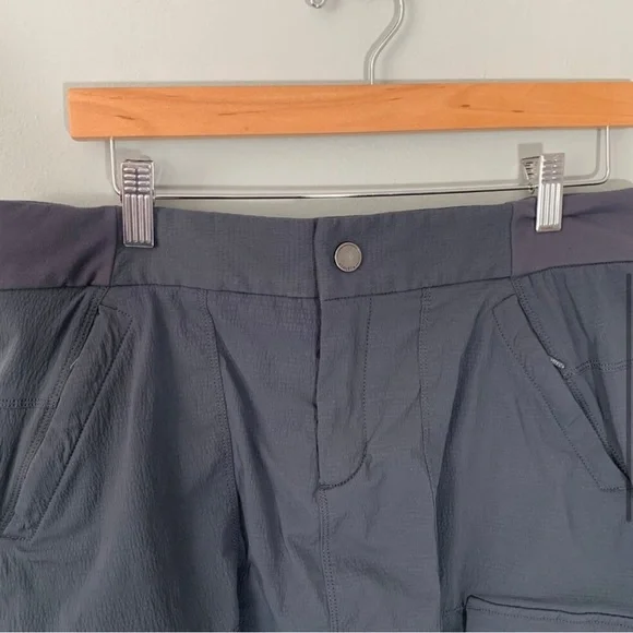 Athleta Charcoal Grey Cargo Trekkie Skort Shorts Skirt Sz 12 - Picture 6 of 11